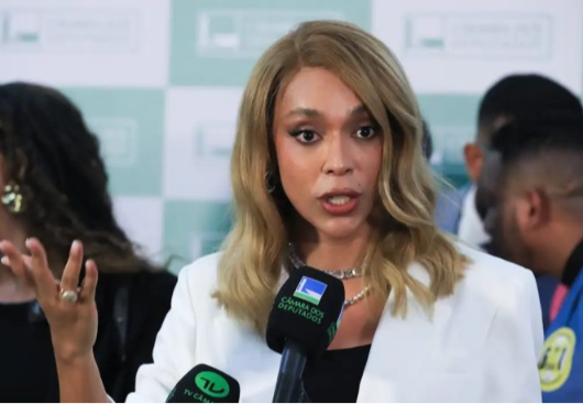 Câmara do Deputados: Comissão de Direitos da Mulher elege primeira presidente trans